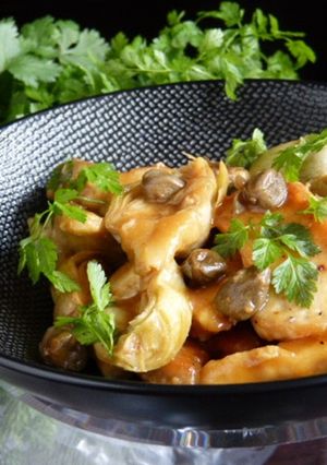 Une photo de PICCATA DE POULET AUX CAPRES & ARTICHAUTS