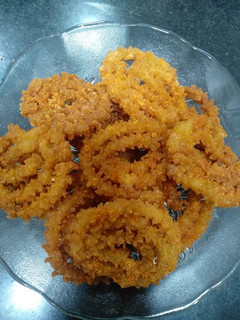 ચકરી (chakri recipe in gujarati) રેસીપી મુખ્ય ફોટો