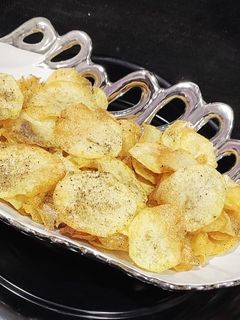 आलु चिप्स (Aloo chips recipe in Hindi) रेसिपी मुख्य फोटो