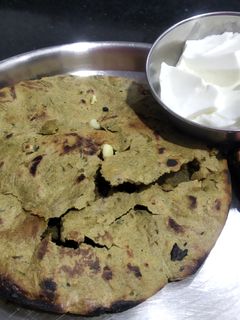 બાજરીના લસણીયા રોટલા (Bajri Lasaniya Rotla Recipe In Gujarati) રેસીપી મુખ્ય ફોટો