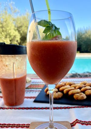 Une photo de Smoothie pêche, prune, pastèque, citron
