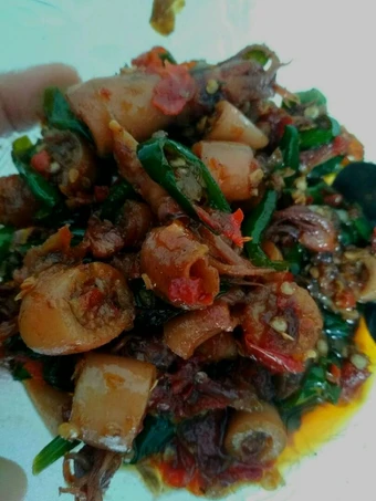 Cara Gampang Menyiapkan Resep  Cumi cumi asin dicabe'in cabai ijo (pedes manis) yang Enak Banget, Enak Banget