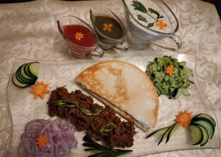 Beef shawarma With pita bread and sauces