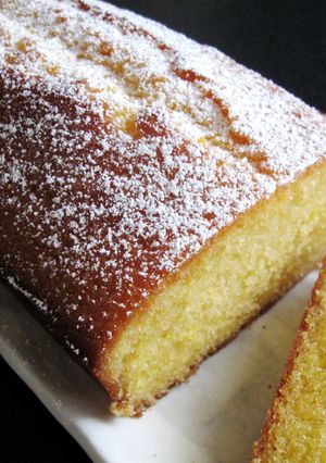 A picture of Lemon Pound Cake.