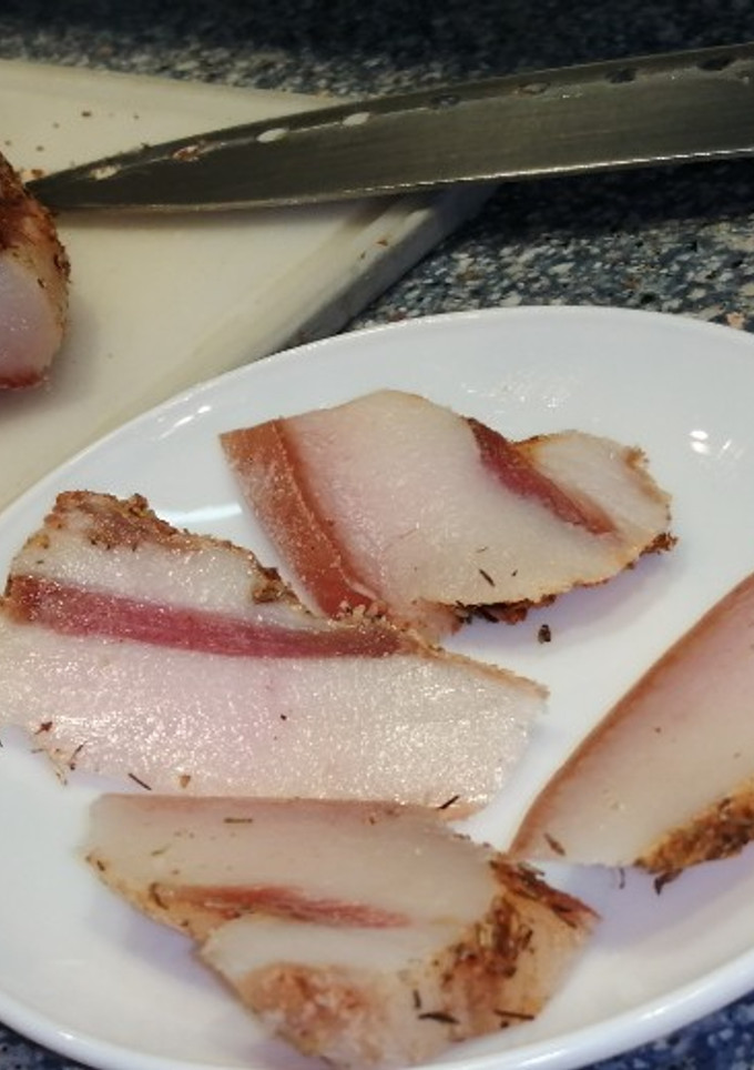 Una foto de Guanciale: Delicia italiana para tus platos🐷