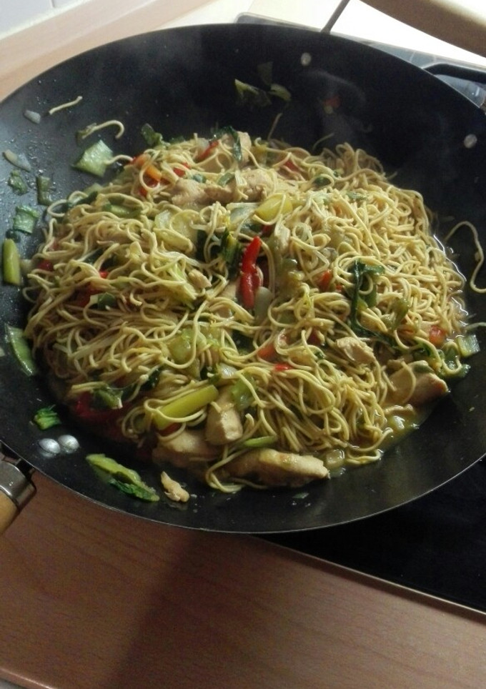 Una foto de Pad thai con solomillo de pollo