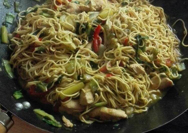 Pad thai con solomillo de pollo