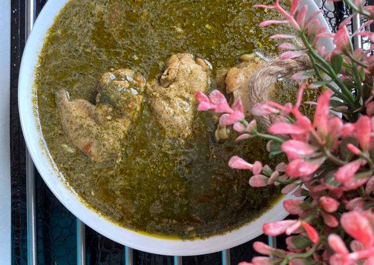 وصفة أم الحسن (ملوخية ناشفة بالطماطم)