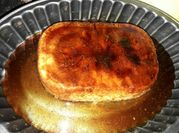 Una foto de flan de huevo en microondas