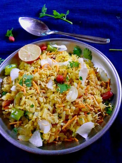 कांदा पोहा (kanda poha recipe in Hindi) रेसिपी मुख्य फोटो