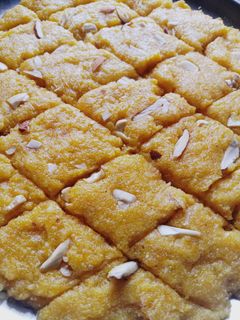 मैंगो बर्फी(mango burfi recie in hindi) रेसिपी मुख्य फोटो