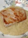 Mero a la plancha con puré de coliflor y puerro