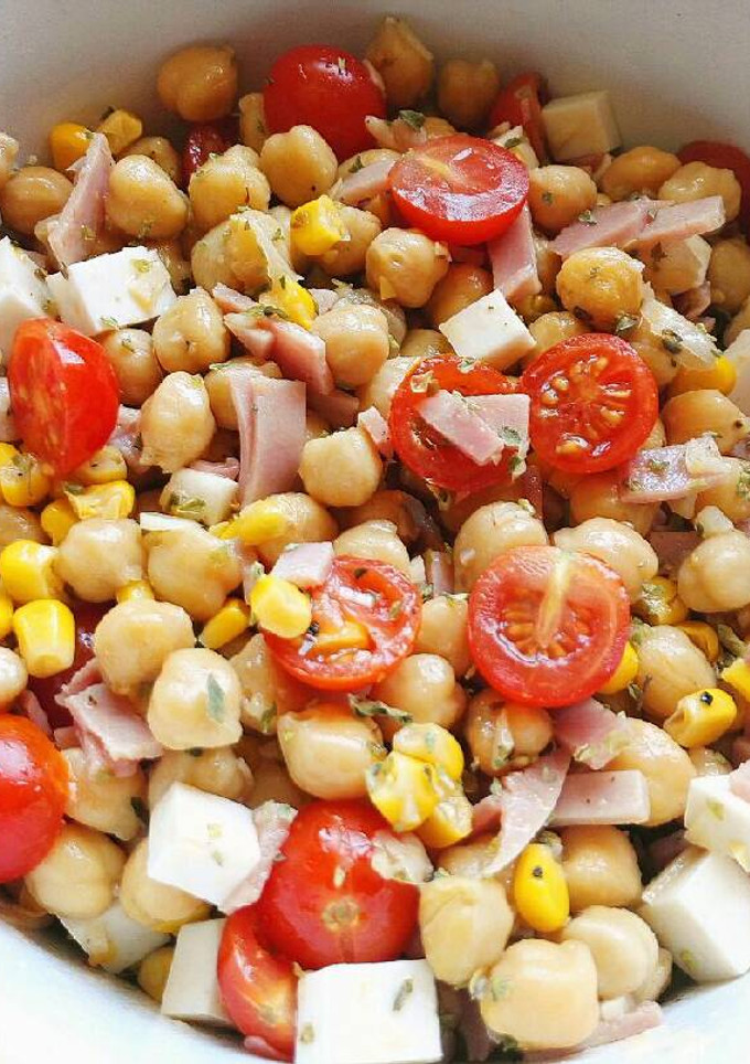 Una foto de Ensalada de Garbanzos