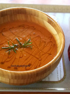 Una foto de Crema de pimiento rojo - veggie