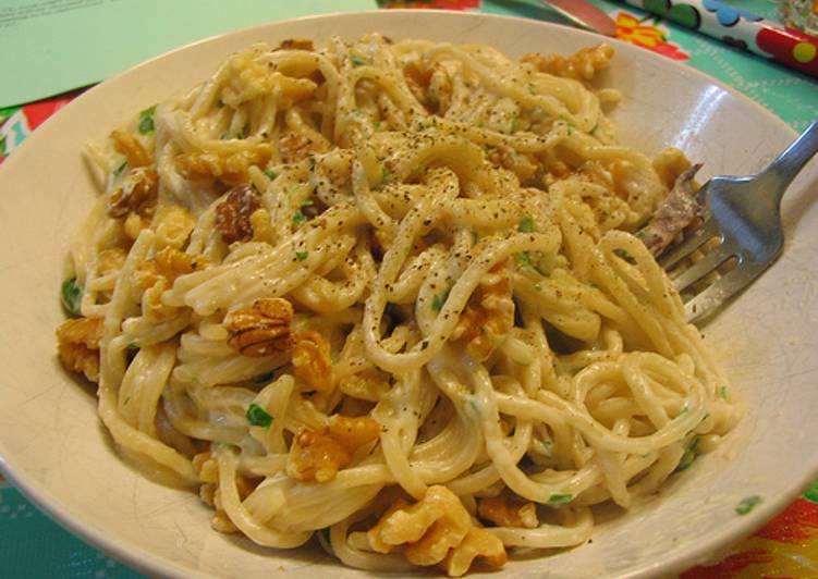 Brown Rice Spaghetti with Walnut cream sauce