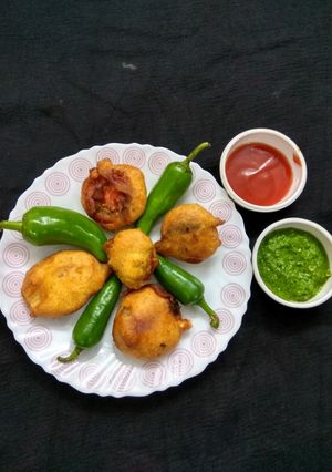 A picture of ટામેટા ના ભજીયા.