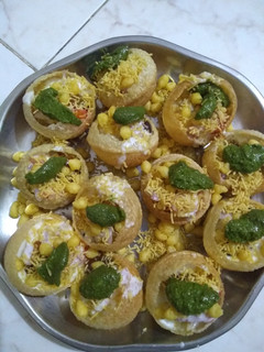 મુંબઈ ની પ્રખ્યાત દહીં મસાલા પૂરી રેસીપી મુખ્ય ફોટો