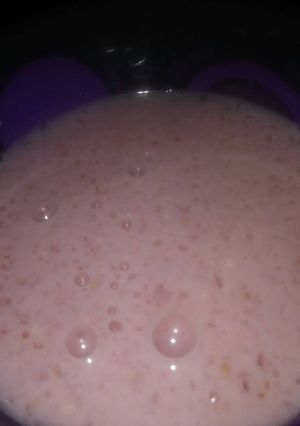 Una foto de Frappé fresa y guineos