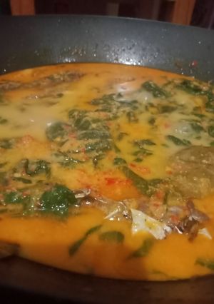 Foto resep Ikan Asap Gulai + Daun Singkong