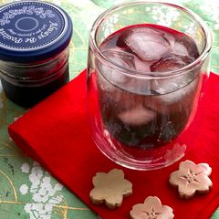 A picture of Honey Cherry Soda.