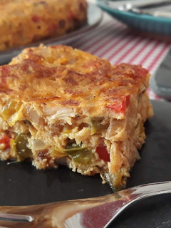 Una foto de Tortilla de bacalao y pimientos