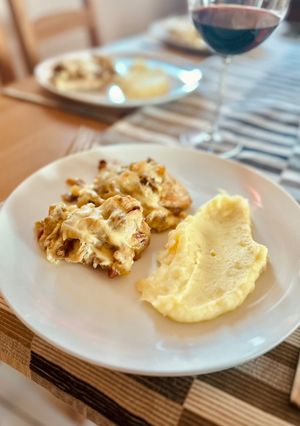 Csirkemell pikáns gombaraguval egybesütve recept fotója