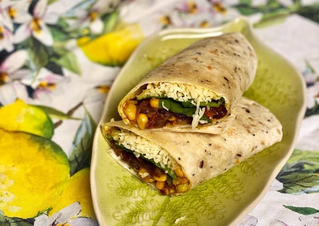 Fajitas de pollo al curry y azafrán con pimientos