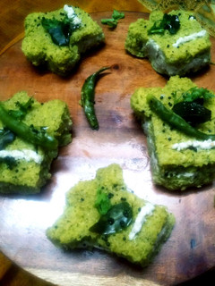हरा भरा सैंडविच ढोकला (Hara bhara sandwich dhokla recipe in Hindi) रेसिपी मुख्य फोटो