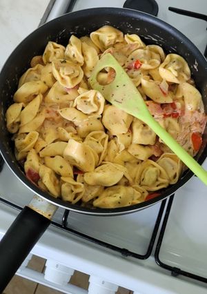 Tortelini tejszínes paradicsom martàssal recept fotója