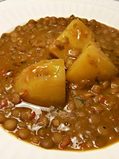 Una foto de Lentejas castellanas especiadas, con patatas