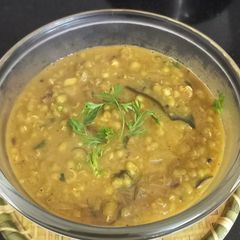 A picture of Sprouted Moong Sabji.