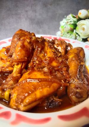 A picture of Chicken with Sweet Soy Sauce and Onions.