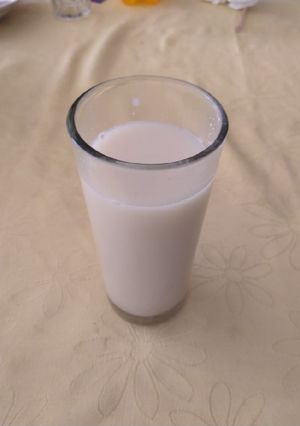 Una foto de Leche de Avena Endulzada con Miel