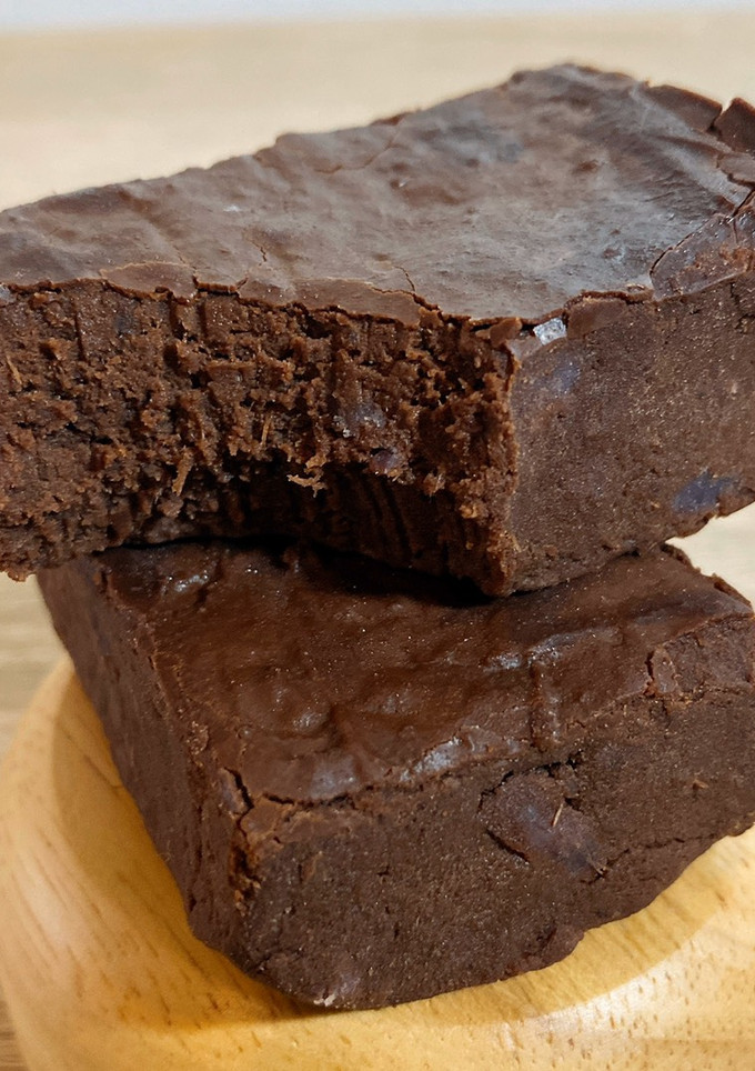 A picture of Clean Purple Sweet Potato Brownies with Rich Cocoa, Low Sugar, 93kcal/piece, Weight Loss Dessert.