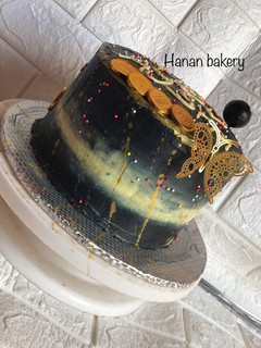 A picture of Butter cream frosting.