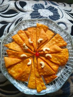 फ़ुट- कुरकुरे (fruit kurkure recipe in marathi) रेसिपी चे मुख्य फोटो