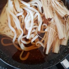A picture of The easiest udon recipe.