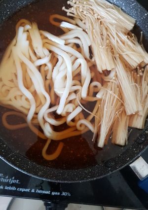 A picture of The easiest udon recipe.