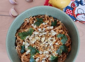 Una foto de Pasta al ajo y limón en una olla 🧄🍋 One pot lemon garlic pasta