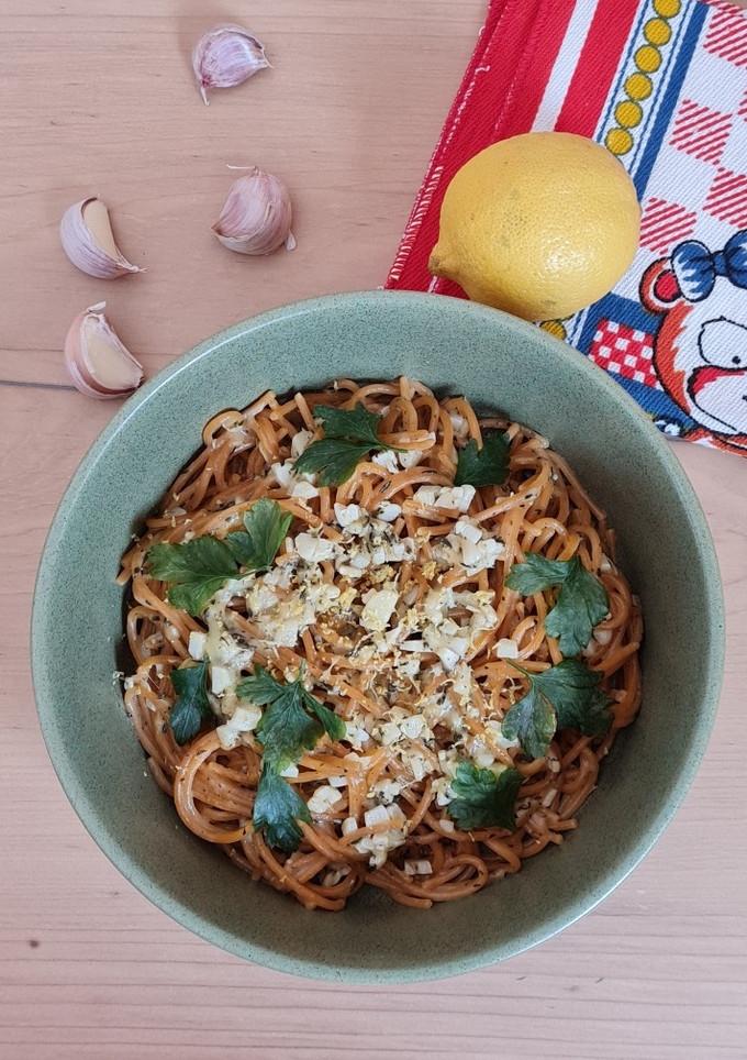 Una foto de Pasta al ajo y limón en una olla 🧄🍋 One pot lemon garlic pasta