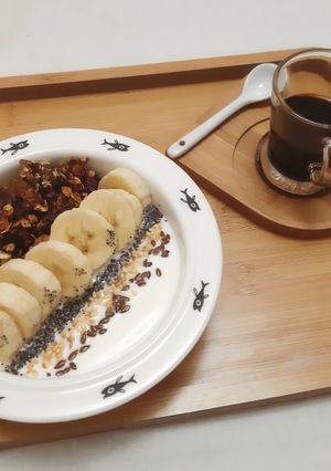 Une photo de Yaourt bowl granola banane sésame lin et pavot 😋