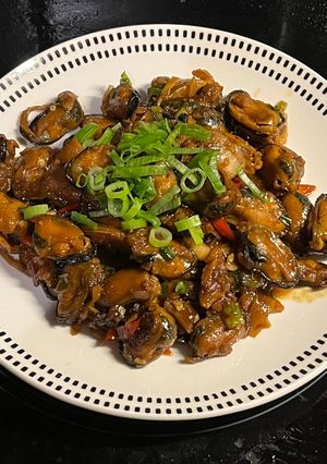 A picture of Sweet & Spicy Sauté Mussels.