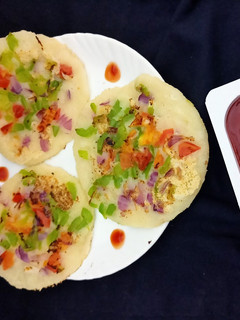 રવા ઉત્તપમ (Rava Uttapam Recipe In Gujarati) રેસીપી મુખ્ય ફોટો