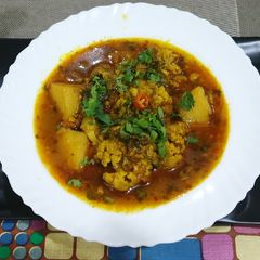 A picture of Aalu gobhi ki grevi wali sabji.