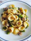 Orecchiette con asparagi e salamella di pollo e tacchino.. La ricetta della nonna