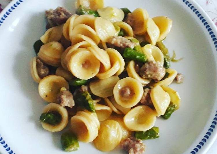 Orecchiette con asparagi e salamella di pollo e tacchino.. La ricetta della nonna