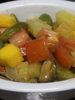 Una foto de Ensalada individual de mango y piña