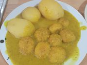 Una foto de guarnición de cebollas