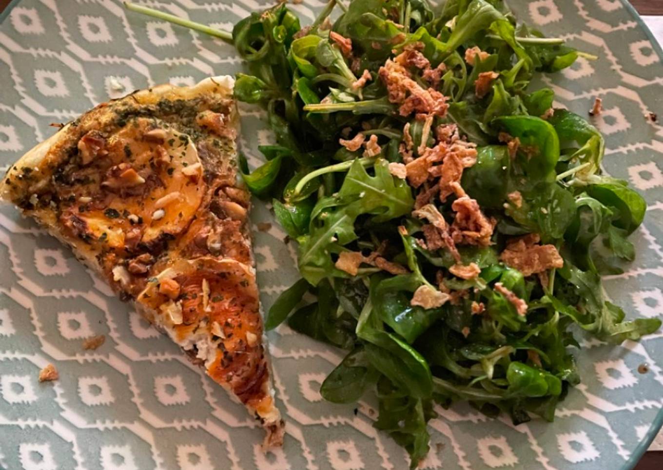 Tarte aux champignons de Paris chèvres et noix