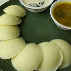 A picture of Rava Idli.